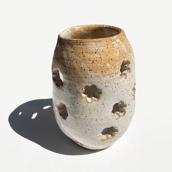 Handmade Daisy Ceramic Candle Holder - Picture 1 of 4